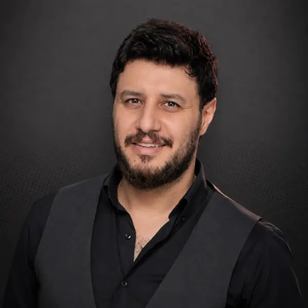 جواد عزتی